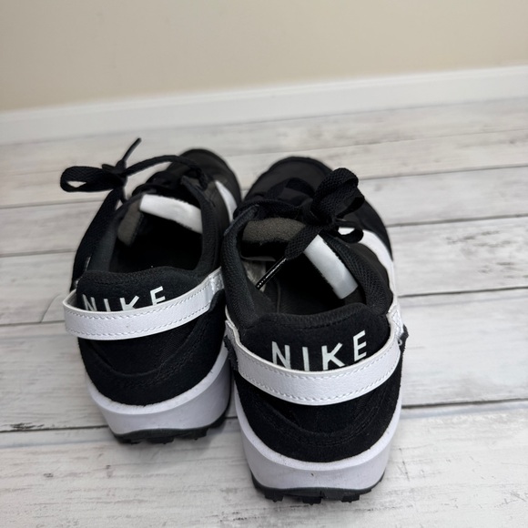 Nike Women's Black and White Sneakers - Picture 5 of 7